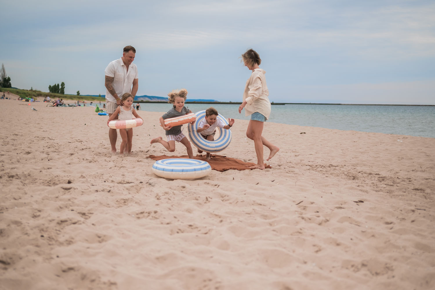 You deserve a photographer to tell your story, capture images with feeling.